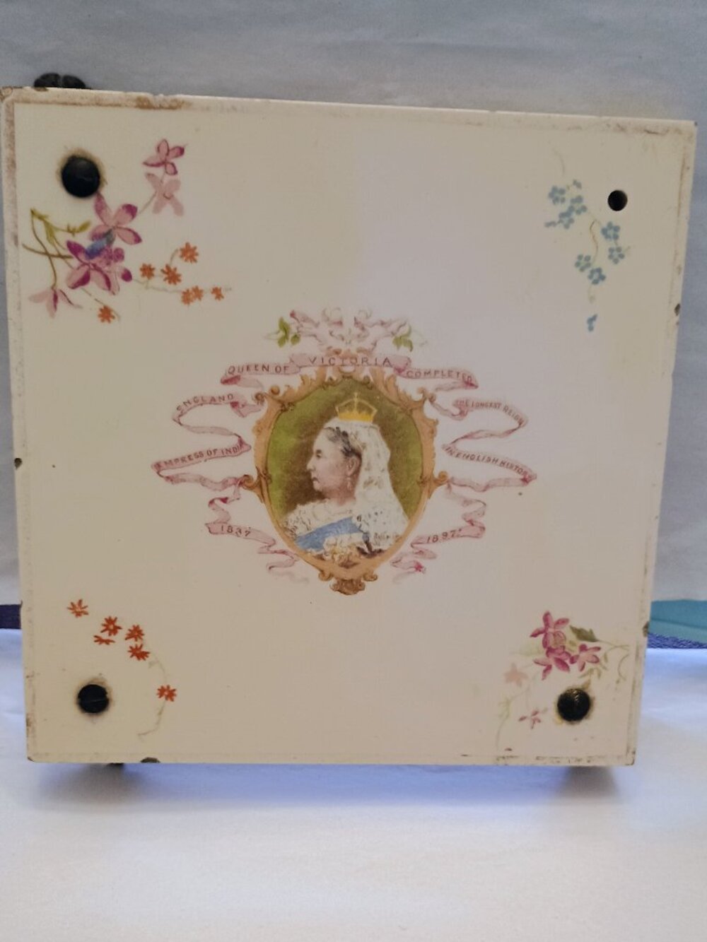 6 x 6 Queen Victoria Tile